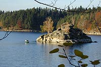 Felsen im Stausee Ottenstein
